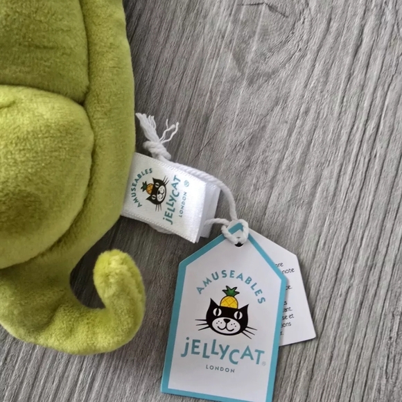 Jellycat Amuseable Pea Pod Plushie - Picture 4 of 5